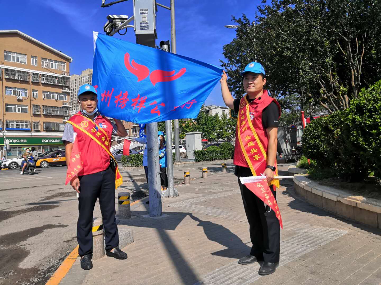 <strong>日本大鸡吧爆插大肥逼</strong>